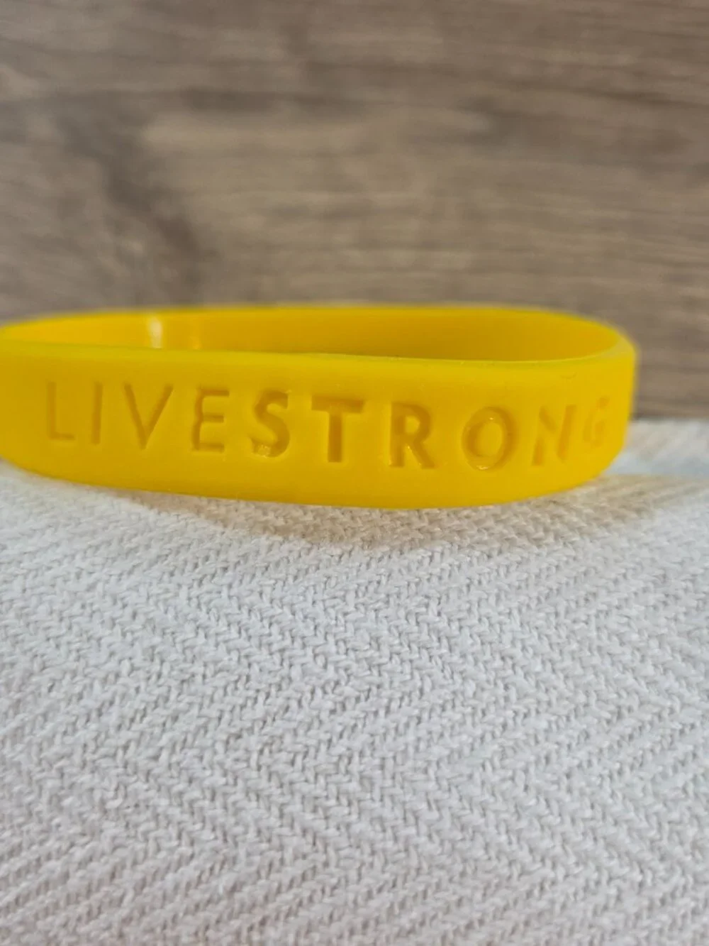 LIVESTRONG Yellow Silicone Wristband Bracelet Cancer Awareness‎ Adult Size